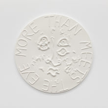 Laden Sie das Bild in den Galerie-Viewer, Lukas Thaler, Sphere - more than meets the eye (off white)